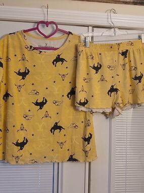 Paramount Yellowstone Dutton Ranch Cowboy Cotton 2 Piece Pajama Set